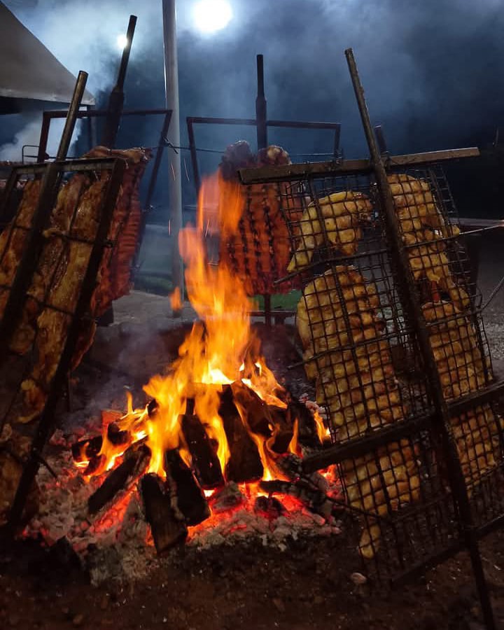 Brochetas de carne y papa